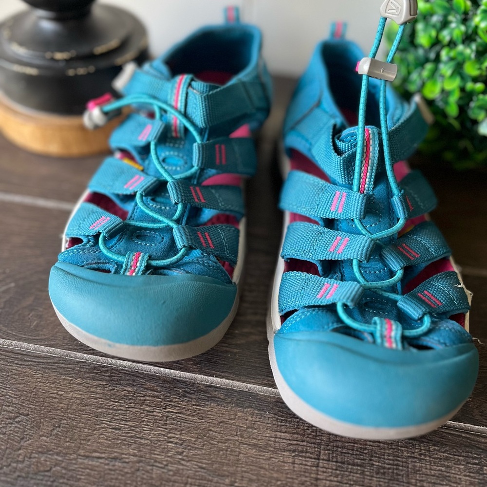 KEEN Newport H2 Closed Toe Water Shoe Size 5 Pink Dark Teal - Picture 2 of 13